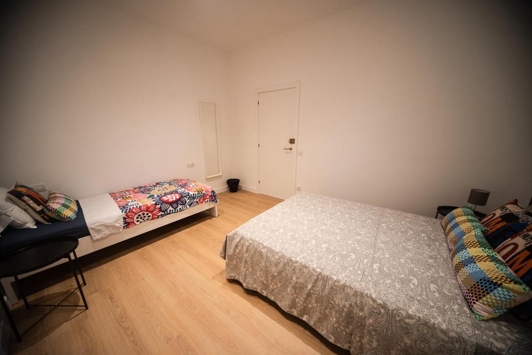 By Universitat Private Rooms برشلونة المظهر الخارجي الصورة