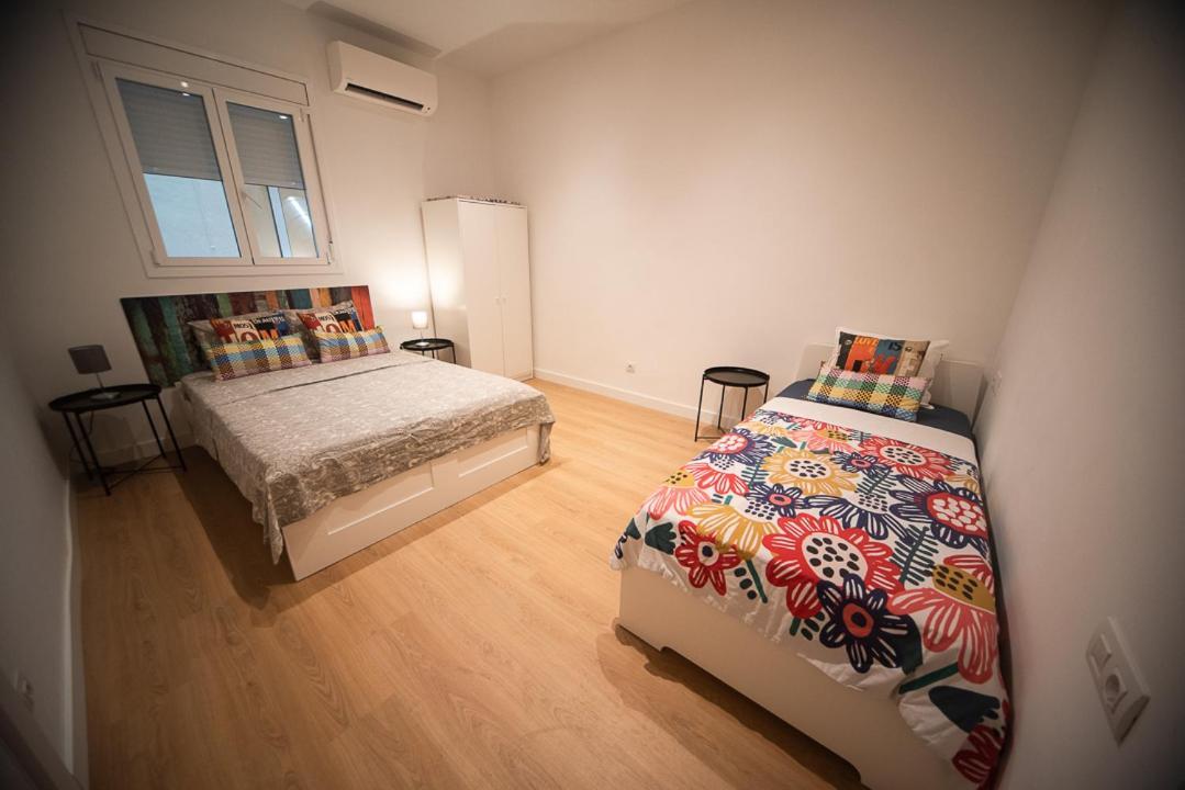 By Universitat Private Rooms برشلونة المظهر الخارجي الصورة