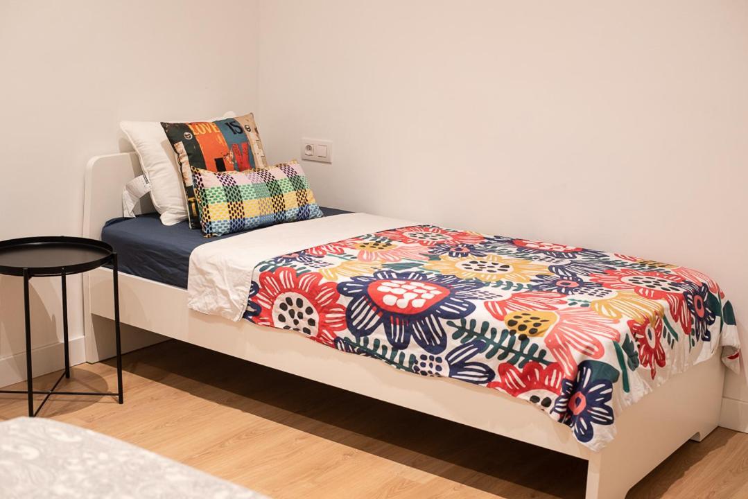 By Universitat Private Rooms برشلونة المظهر الخارجي الصورة