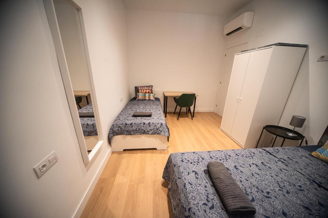By Universitat Private Rooms برشلونة المظهر الخارجي الصورة