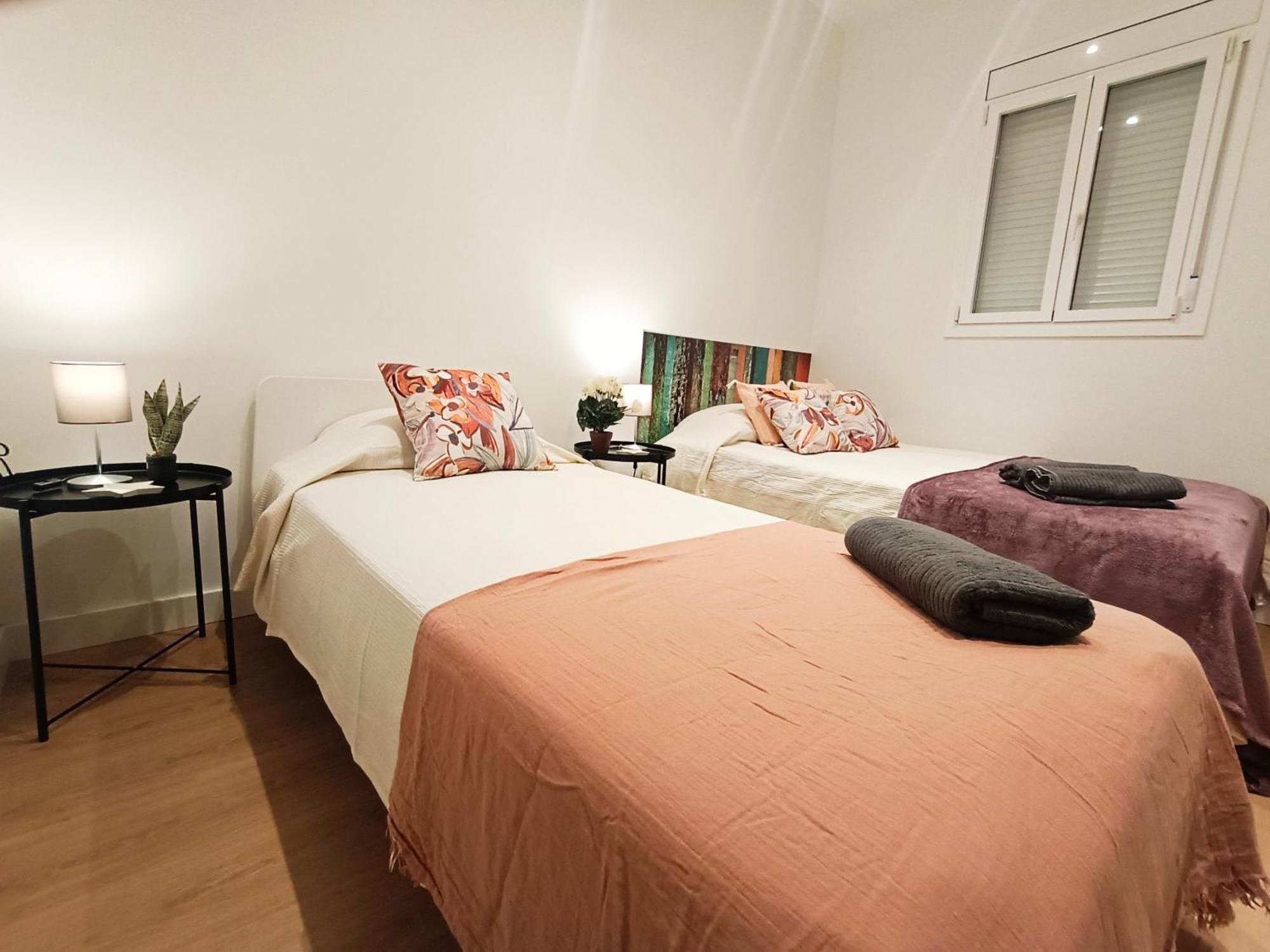 By Universitat Private Rooms برشلونة المظهر الخارجي الصورة