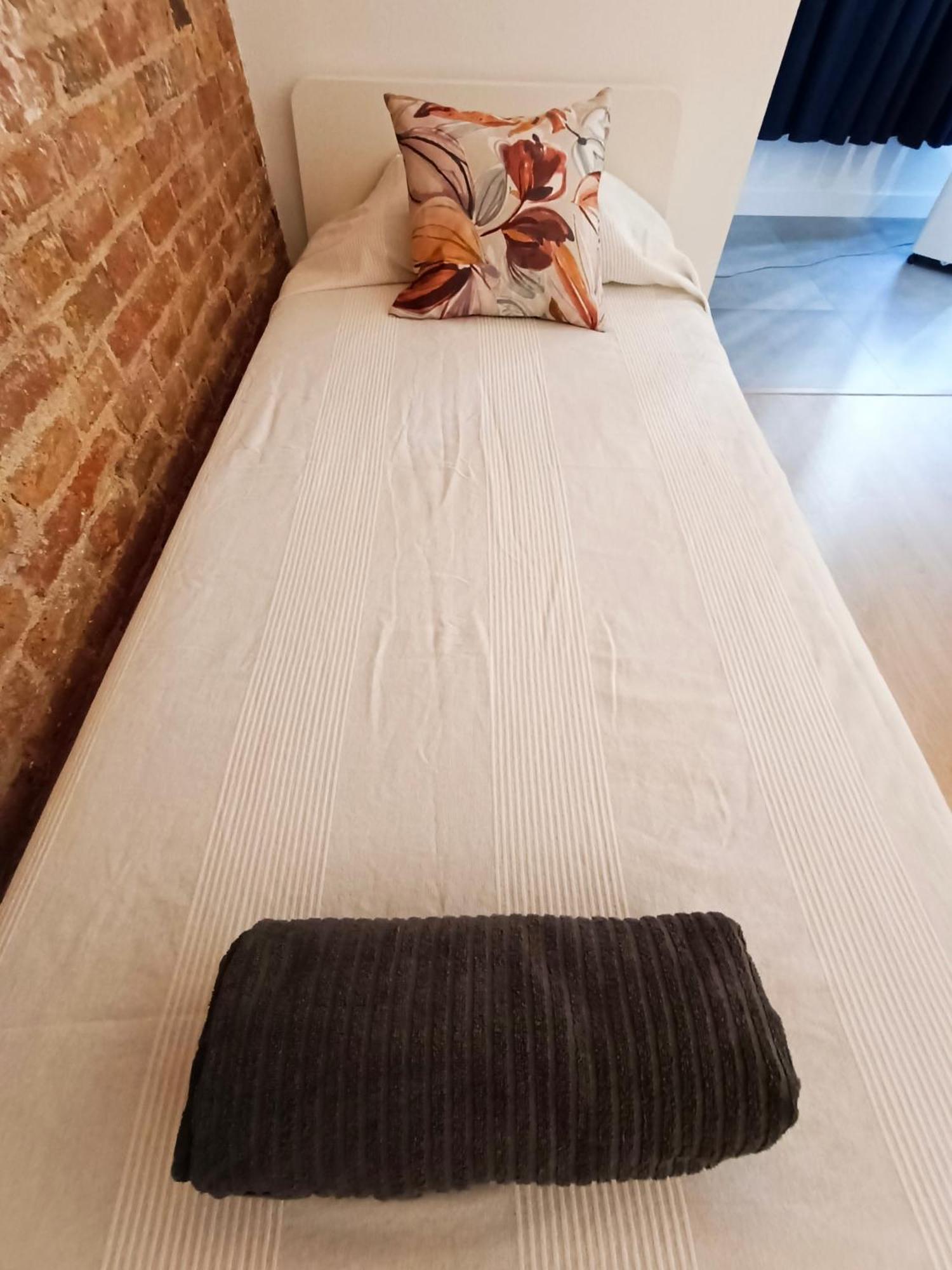 By Universitat Private Rooms برشلونة المظهر الخارجي الصورة