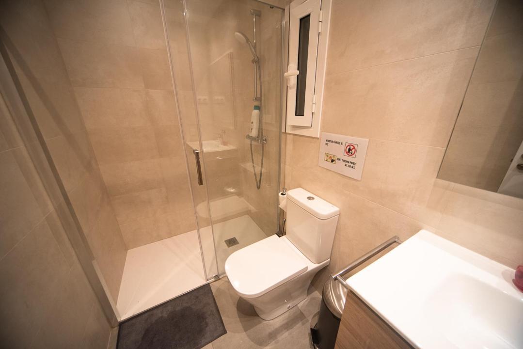 By Universitat Private Rooms برشلونة المظهر الخارجي الصورة