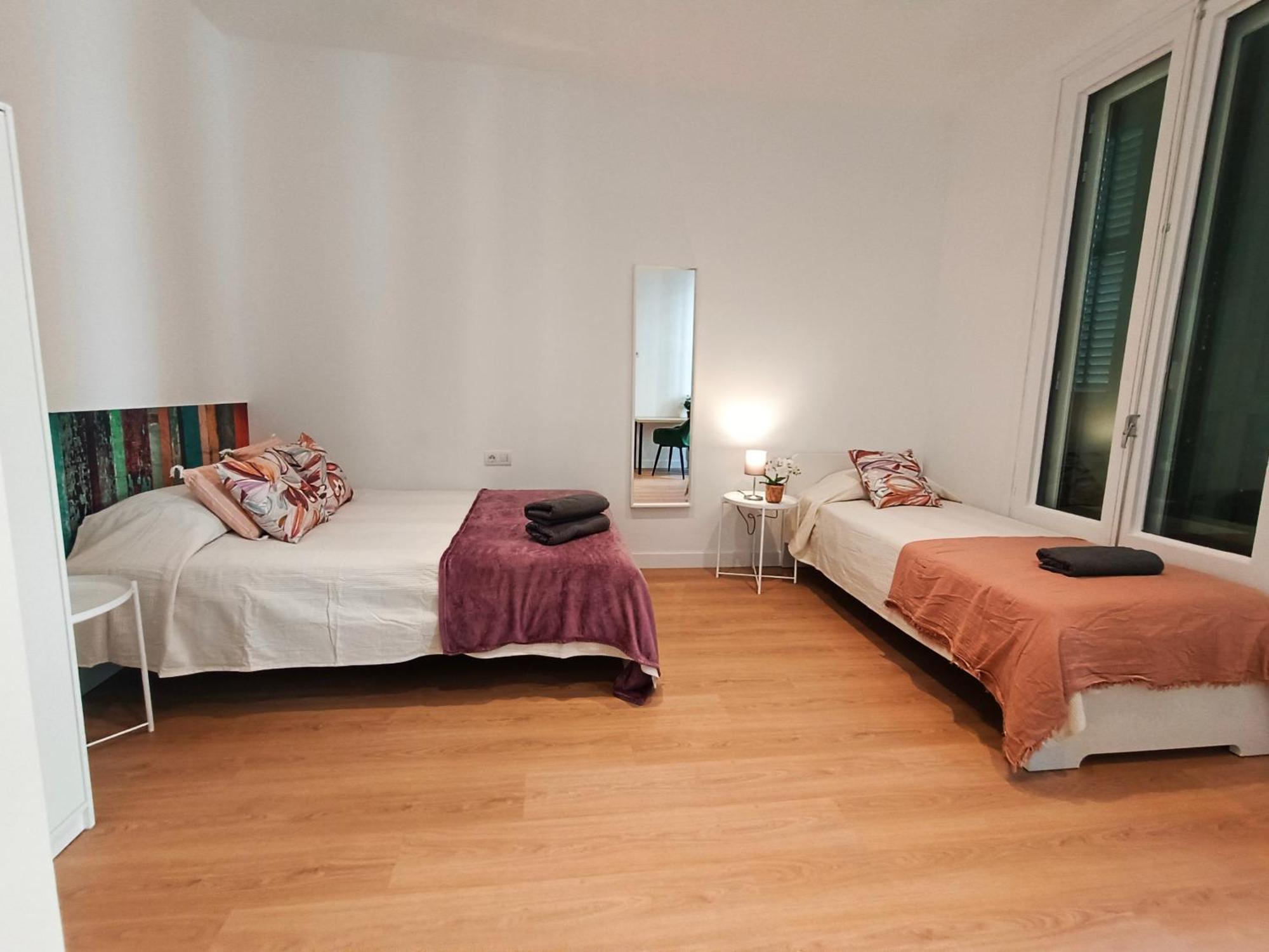 By Universitat Private Rooms برشلونة المظهر الخارجي الصورة