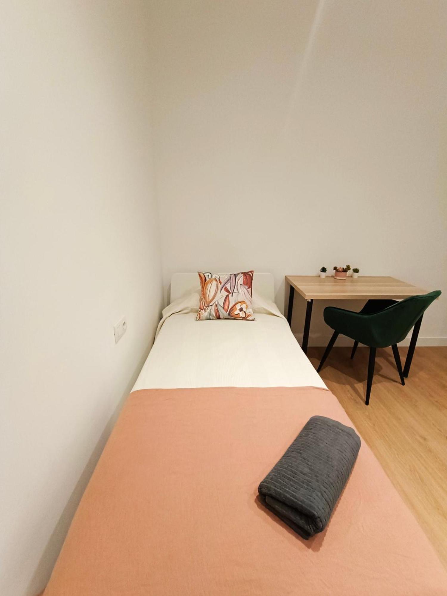 By Universitat Private Rooms برشلونة المظهر الخارجي الصورة