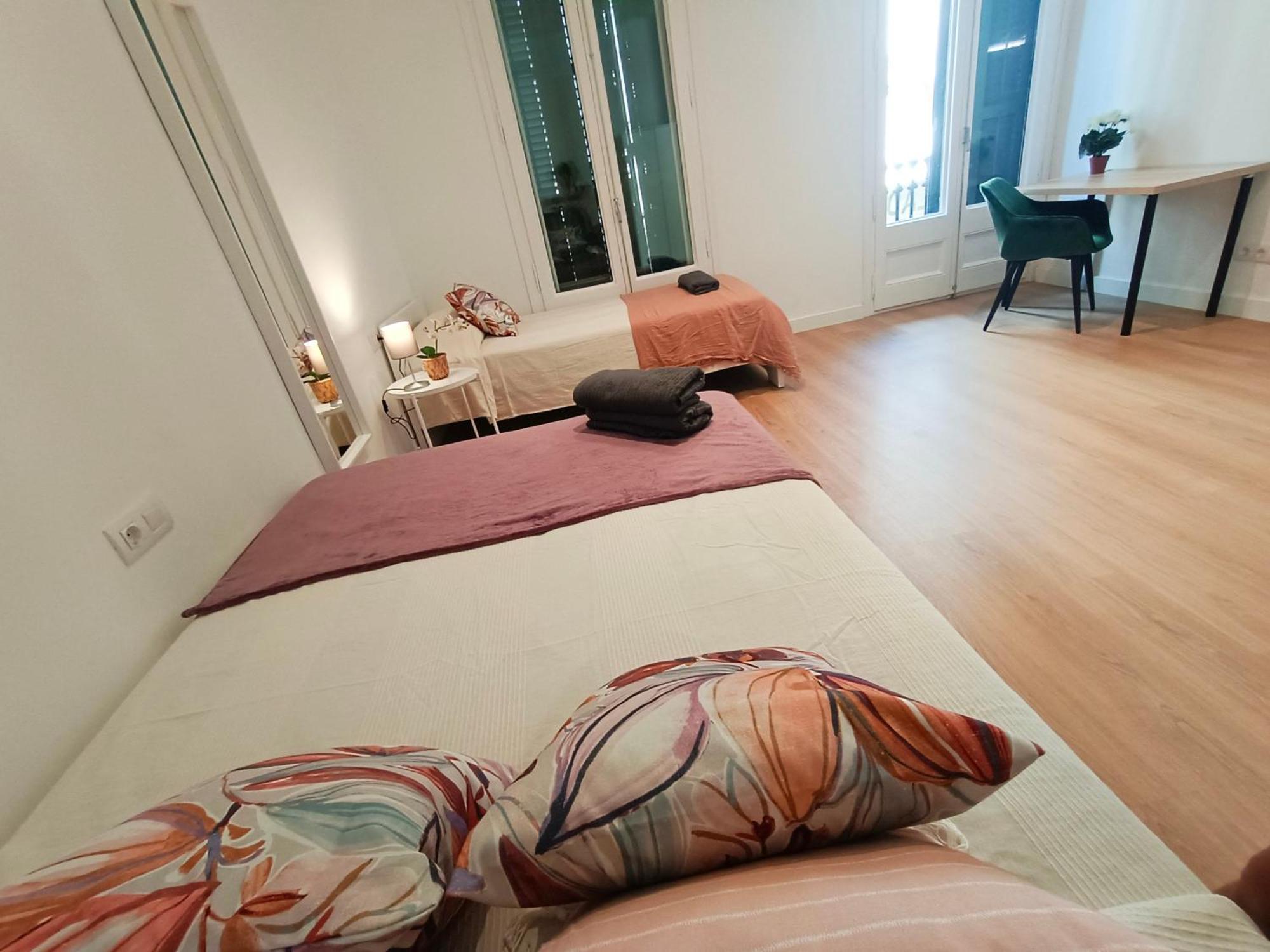 By Universitat Private Rooms برشلونة المظهر الخارجي الصورة